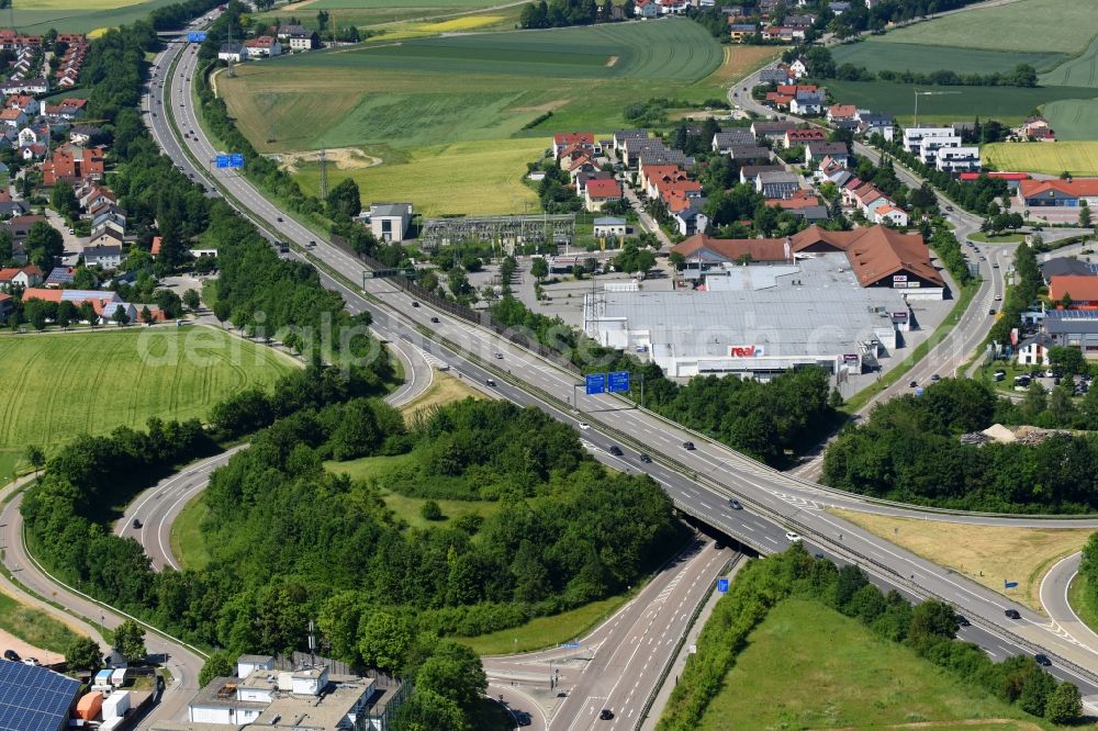 Aerial image Pentling - Routing and traffic lanes during the highway exit and access the motorway A 93 in Pentling in the state Bavaria, Germany