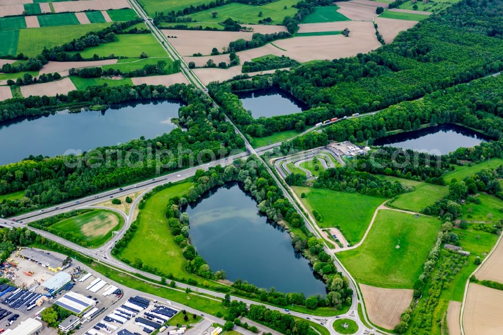 Aerial photograph Teningen - Routing and traffic lanes during the highway exit and access the motorway A5 in Teningen in the state Baden-Wuerttemberg, Germany