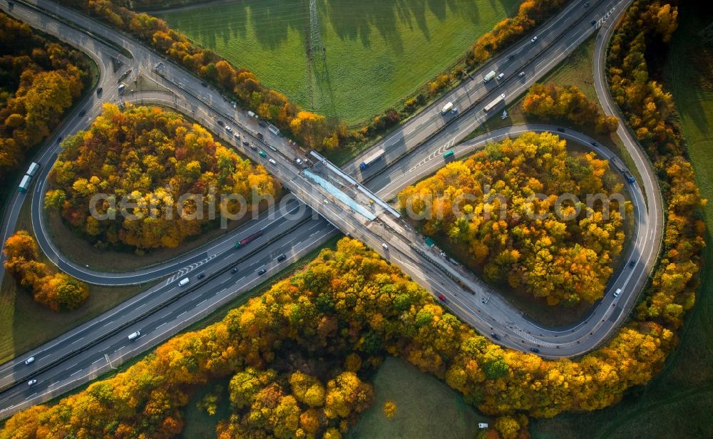 Witten from above - Routing and traffic lanes during the highway exit and access the motorway A 43 in Witten in the state of North Rhine-Westphalia