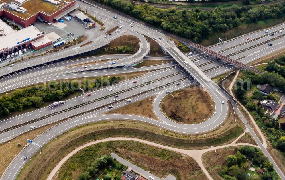 Kiel from the bird's eye view: Routing and lanes in the course of the exit and access to the motorway junction of the BAB A215 Citti-Park in Kiel in the state Schleswig-Holstein, Germany