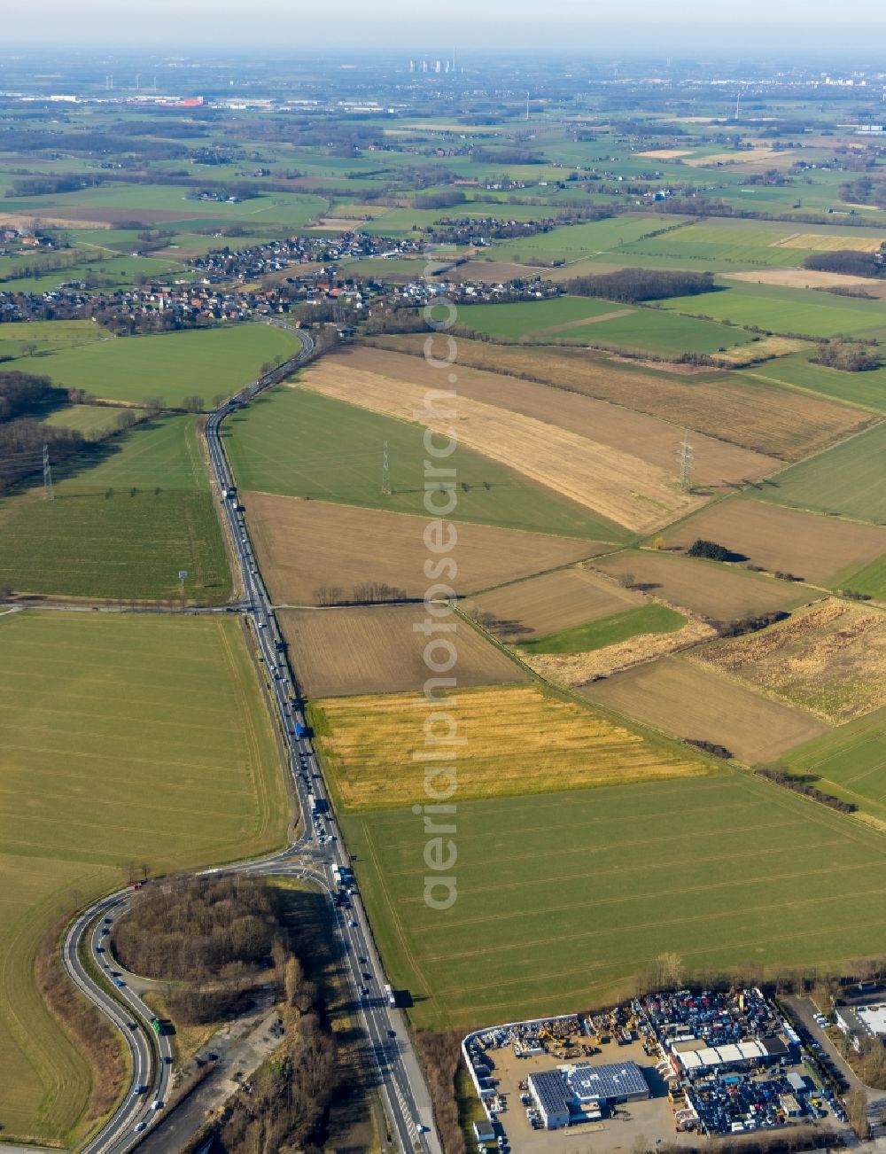 Aerial photograph Werl - route and lanes in the course of the exit and access of the motorway junction of the BAB A445 on Bundesstrasse B63 am Industriegebiet on Hammer Strasse in Werl at Ruhrgebiet in the state North Rhine-Westphalia, Germany