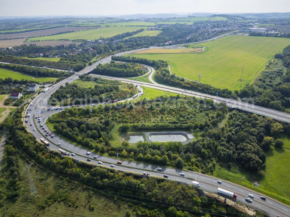 Aerial photograph Bannewitz - Route and lanes in the course of the exit and access of the motorway junction of the BAB A17 Dresden-Suedvorstadt on street A17 in the district Noethnitz in Bannewitz in the state Saxony, Germany