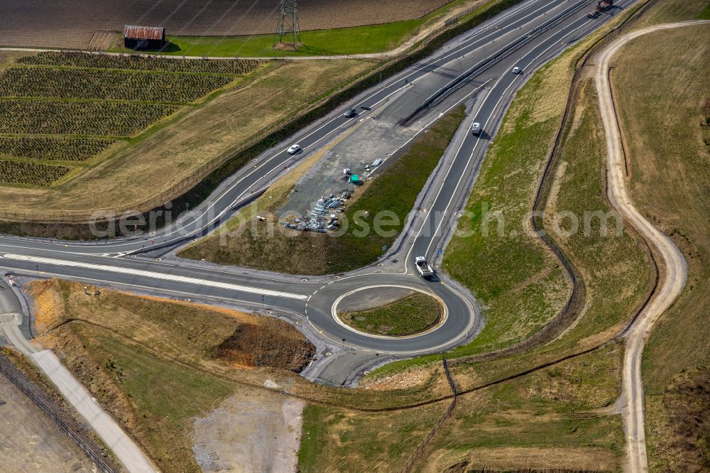 Nuttlar from the bird's eye view: Routing and lanes in the course of the exit and access to the motorway junction of the BAB A46 with a roundabout on the federal road B7 in Nuttlar in the Sauerland in the state of North Rhine-Westphalia, Germany