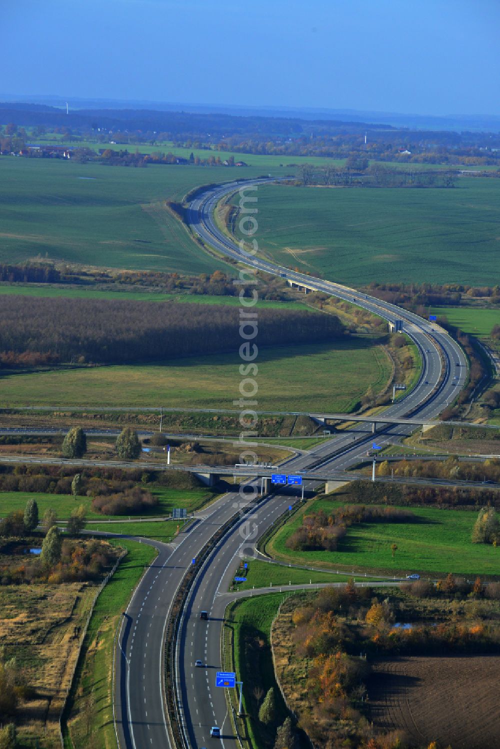 Aerial photograph Glienke - Route and lanes in the course of the exit and access of the motorway junction of the BAB A20 Neubrandenburg-Ost in Glienke in the state Mecklenburg - Western Pomerania, Germany