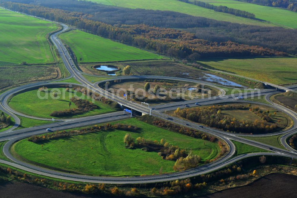 Aerial photograph Glienke - Route and lanes in the course of the exit and access of the motorway junction of the BAB A20 Neubrandenburg-Ost in Glienke in the state Mecklenburg - Western Pomerania, Germany