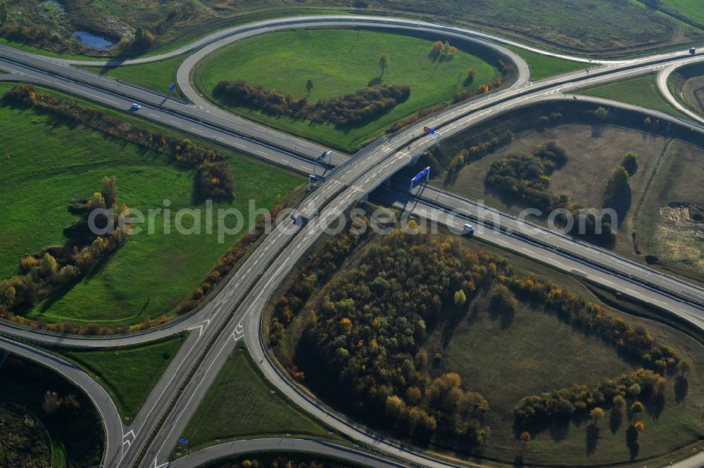 Glienke from the bird's eye view: Route and lanes in the course of the exit and access of the motorway junction of the BAB A20 Neubrandenburg-Ost in Glienke in the state Mecklenburg - Western Pomerania, Germany