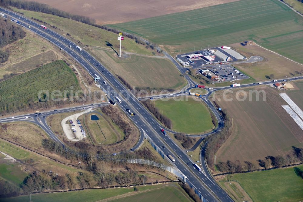 Aerial image Nörten-Hardenberg - Route and lanes in the course of the exit and access of the motorway junction of the BAB A in Noerten-Hardenberg in the state Lower Saxony, Germany