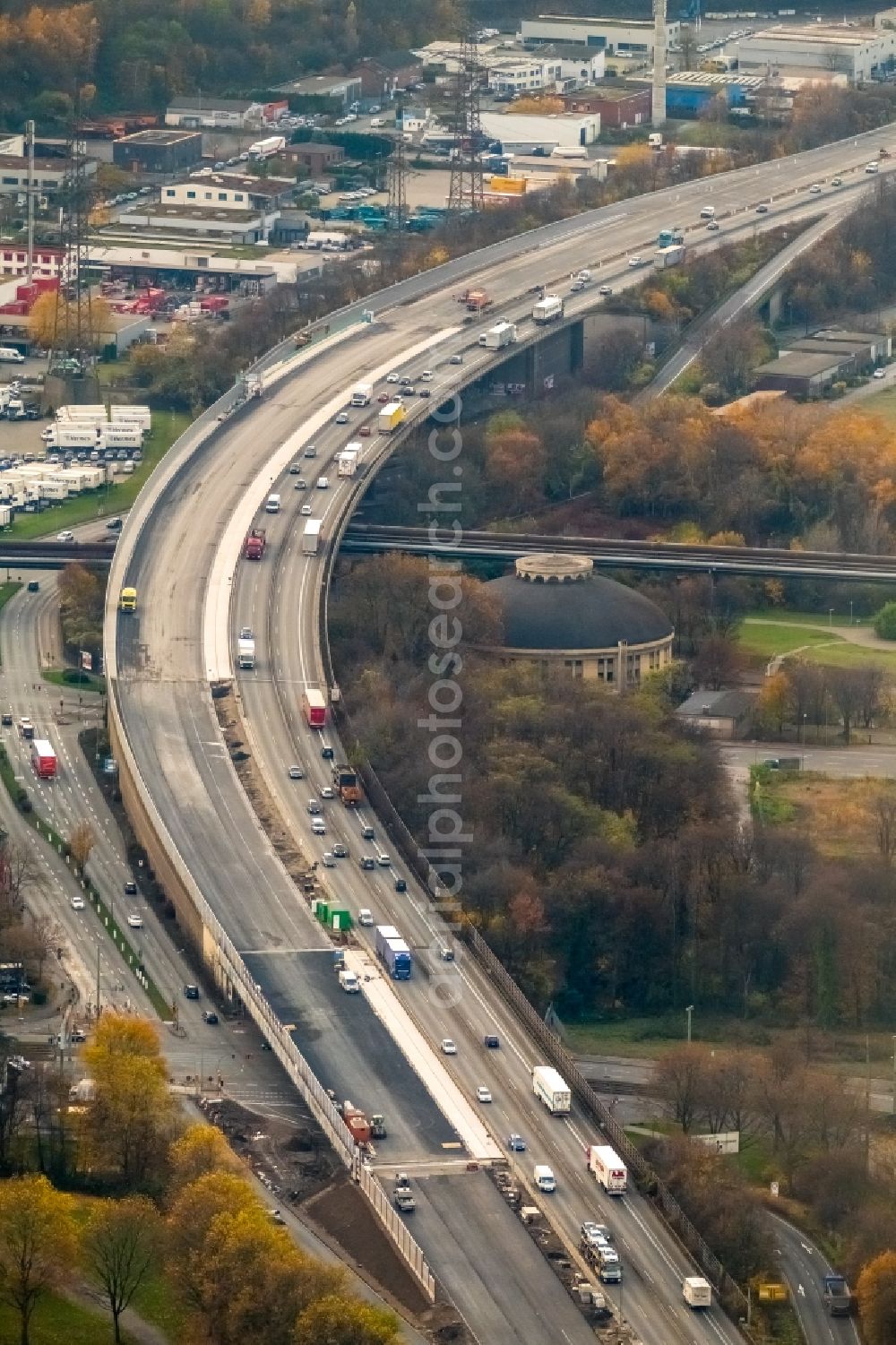 Aerial photograph Duisburg - Highway construction site for the expansion and extension of track along the route of A42 in the district Meiderich-Beeck in Duisburg in the state North Rhine-Westphalia