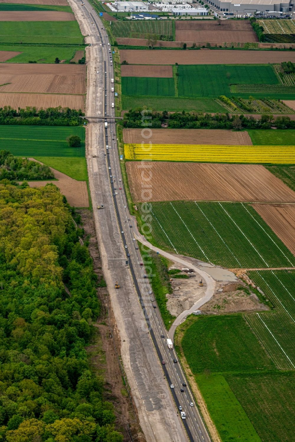 Aerial photograph Ringsheim - Motorway construction site for the expansion and extension of track along the route of A5 in Ringsheim in the state Baden-Wuerttemberg, Germany