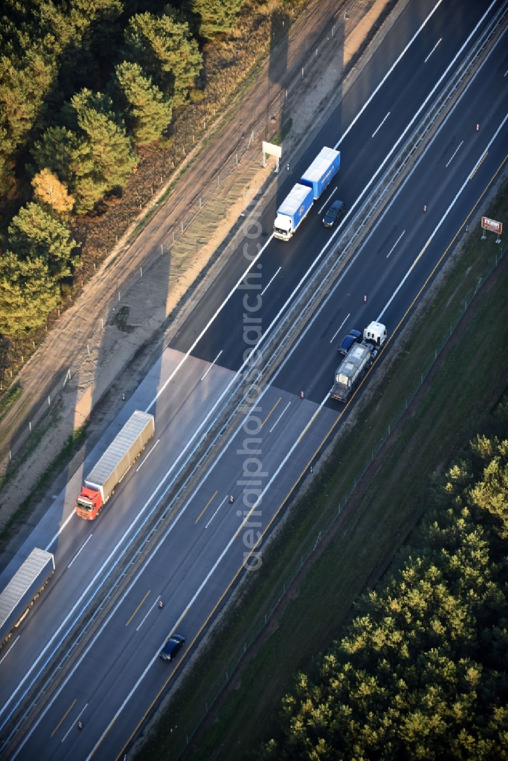 Spreenhagen from the bird's eye view: Highway construction site for the expansion and extension of track along the route of A12 E30 an unterschiedlichen Fahrbahn- Belag- Anschlussstellen in Spreenhagen in the state Brandenburg