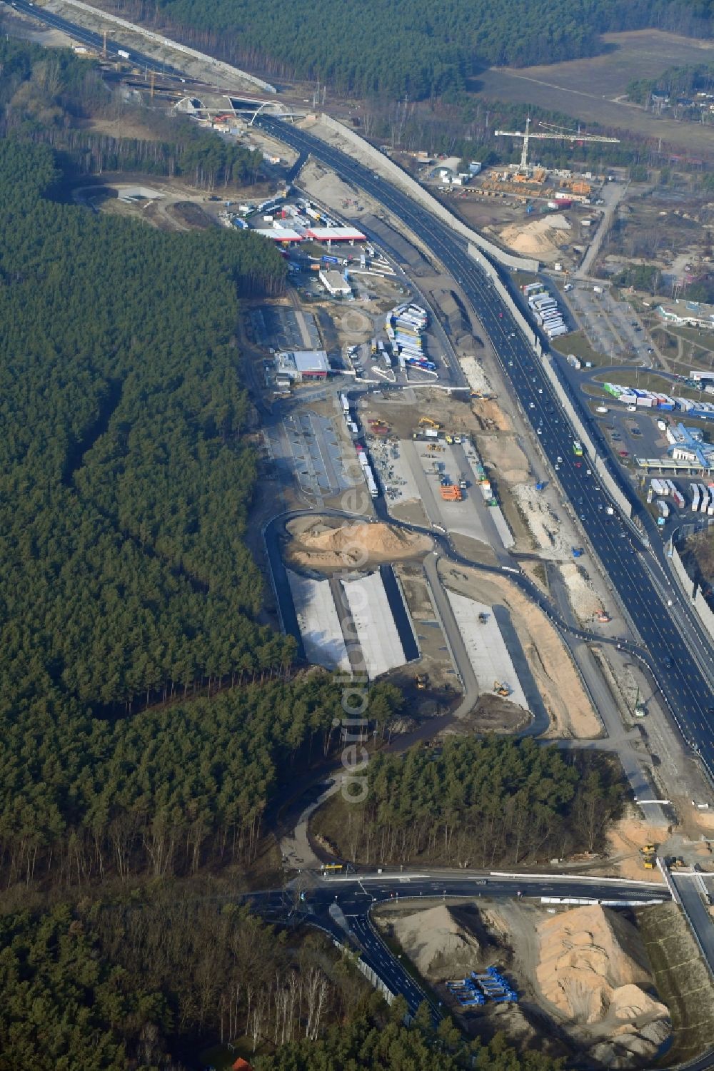 Michendorf from the bird's eye view: Motorway Construction and wheel spacers along the route of the motorway A10 to 8-lane track extension in Michendorf in Brandenburg