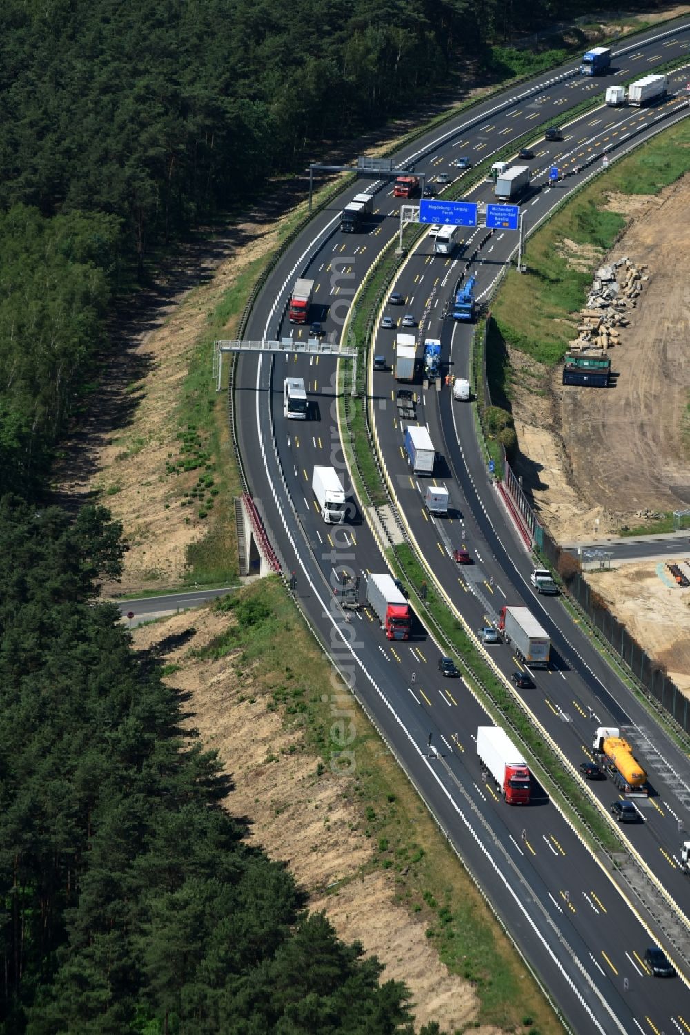 Aerial photograph Michendorf - Motorway Construction and wheel spacers along the route of the motorway A10 to 8-lane track extension in Michendorf in Brandenburg