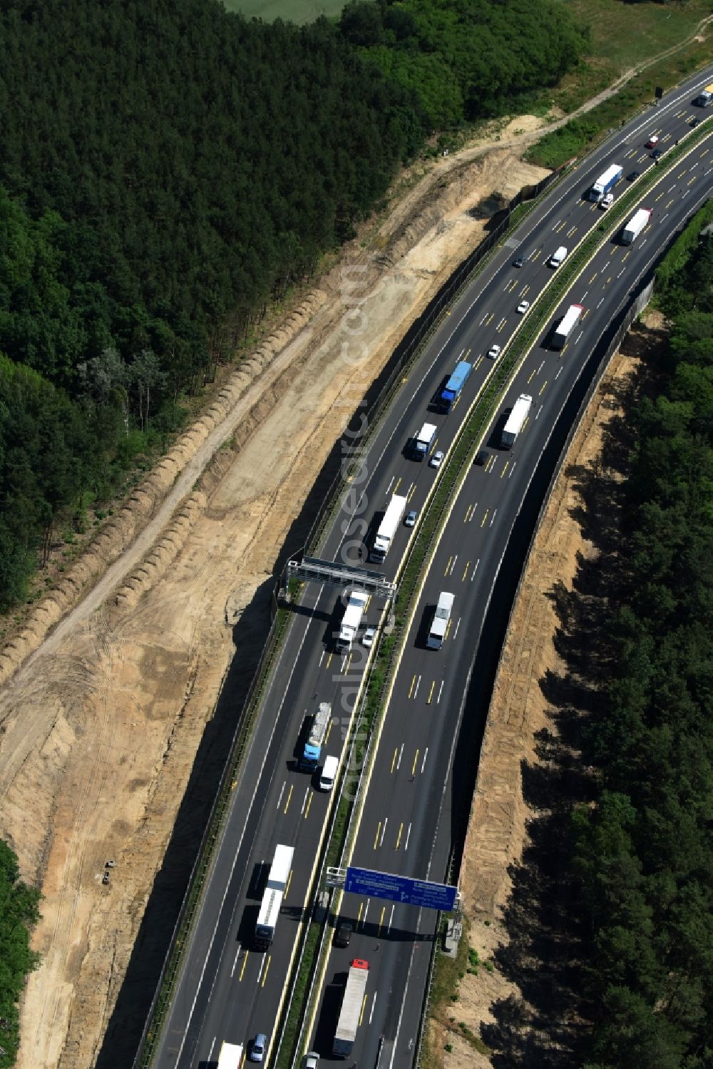 Aerial photograph Michendorf - Motorway Construction and wheel spacers along the route of the motorway A10 to 8-lane track extension in Michendorf in Brandenburg