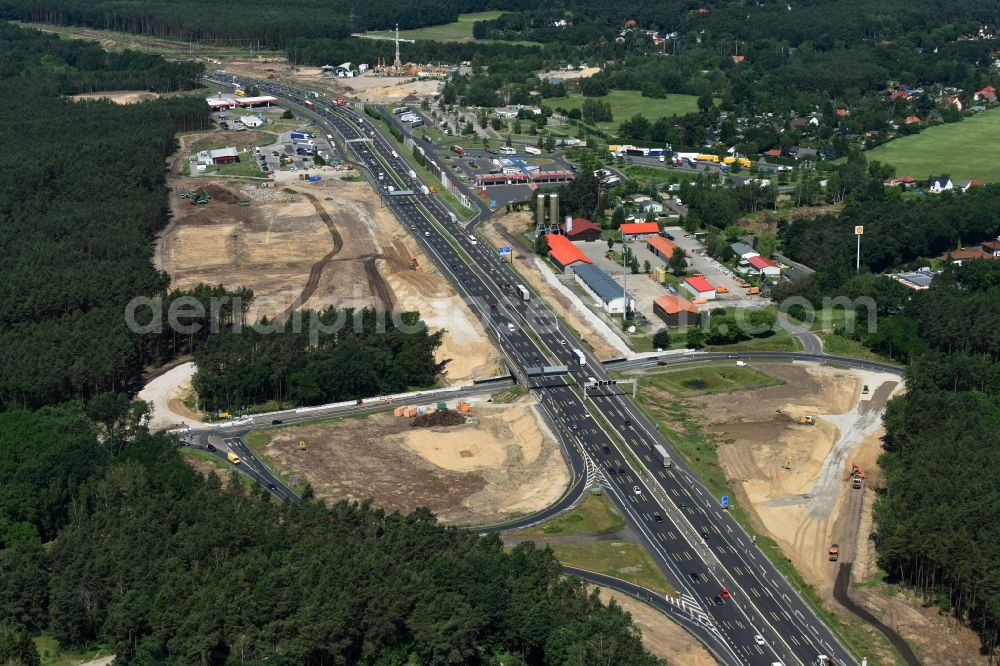 Aerial photograph Michendorf - Motorway Construction and wheel spacers along the route of the motorway A10 to 8-lane track extension in Michendorf in Brandenburg