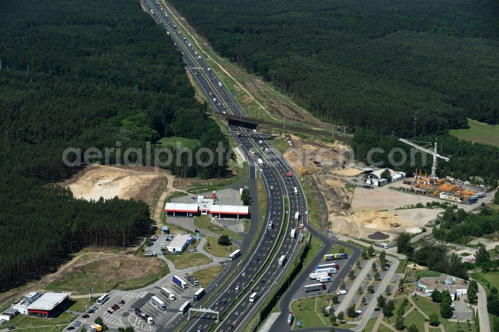 Aerial image Michendorf - Motorway Construction and wheel spacers along the route of the motorway A10 to 8-lane track extension in Michendorf in Brandenburg