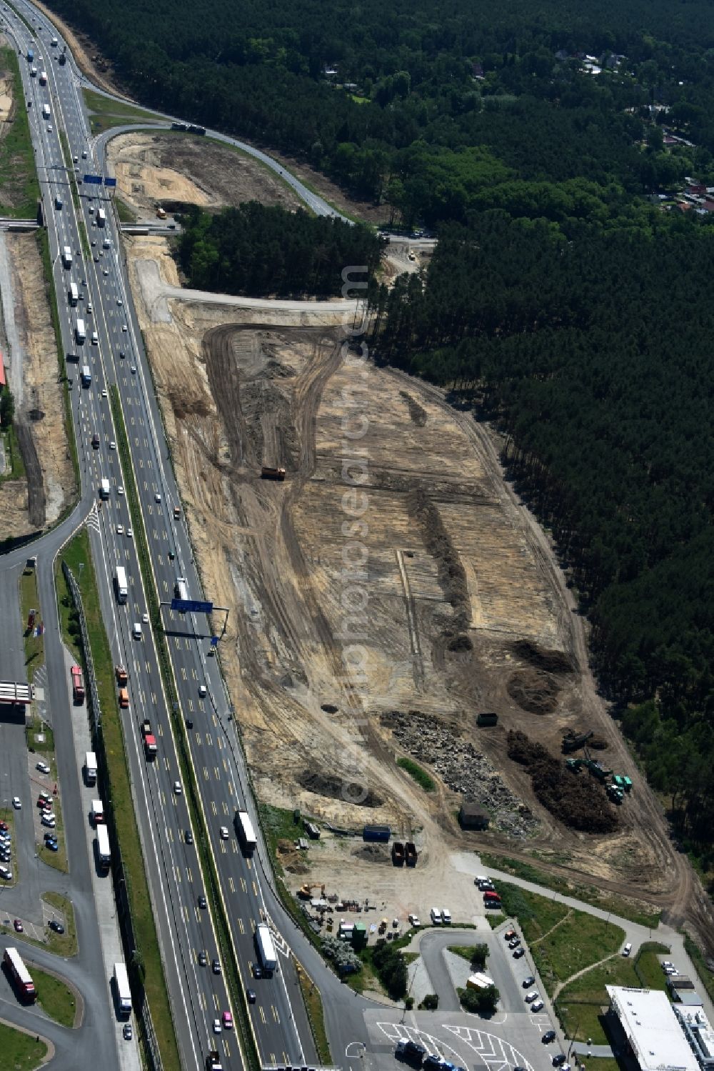 Aerial image Michendorf - Motorway Construction and wheel spacers along the route of the motorway A10 to 8-lane track extension in Michendorf in Brandenburg