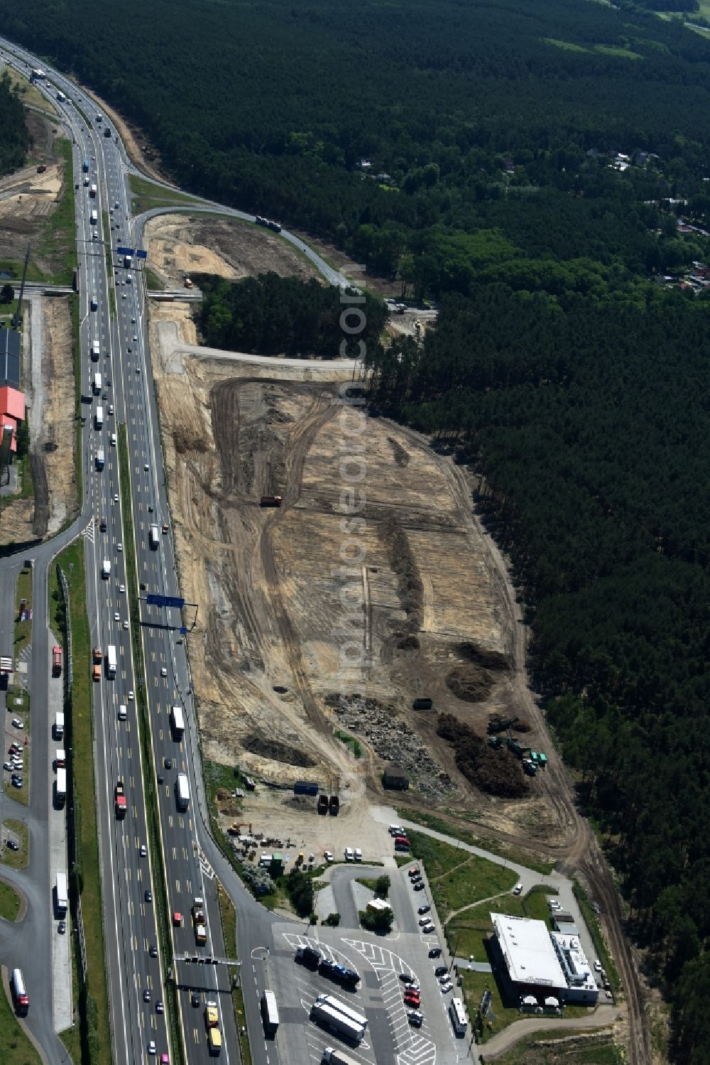 Aerial photograph Michendorf - Motorway Construction and wheel spacers along the route of the motorway A10 to 8-lane track extension in Michendorf in Brandenburg