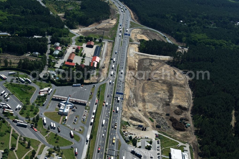 Michendorf from the bird's eye view: Motorway Construction and wheel spacers along the route of the motorway A10 to 8-lane track extension in Michendorf in Brandenburg