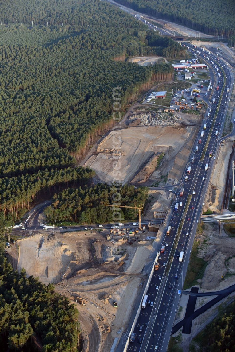 Aerial photograph Michendorf - Motorway Construction and wheel spacers along the route of the motorway A10 to 8-lane track extension in Michendorf in Brandenburg