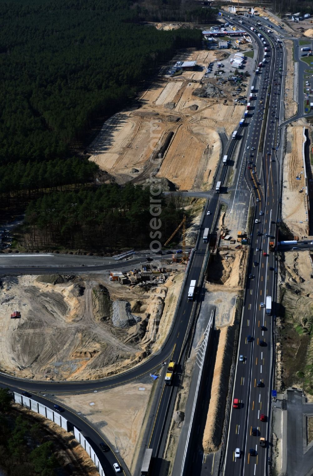 Michendorf from the bird's eye view: Motorway Construction and wheel spacers along the route of the motorway A10 to 8-lane track extension in Michendorf in Brandenburg