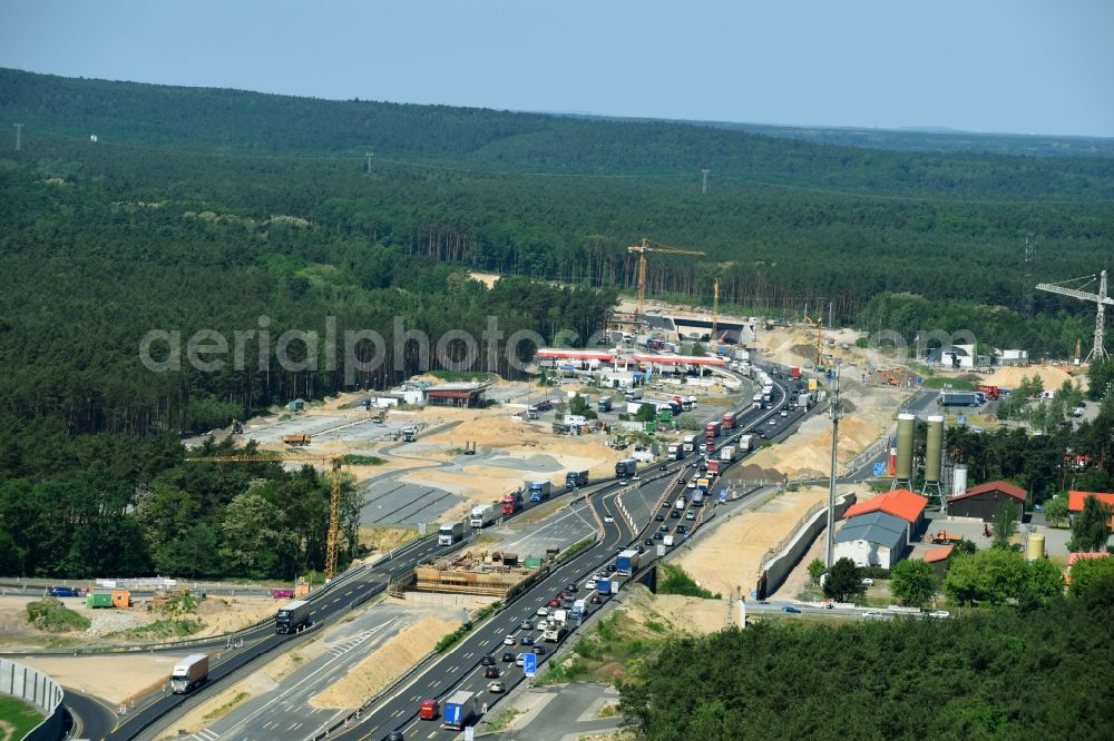 Aerial photograph Michendorf - Motorway Construction and wheel spacers along the route of the motorway A10 to 8-lane track extension in Michendorf in Brandenburg