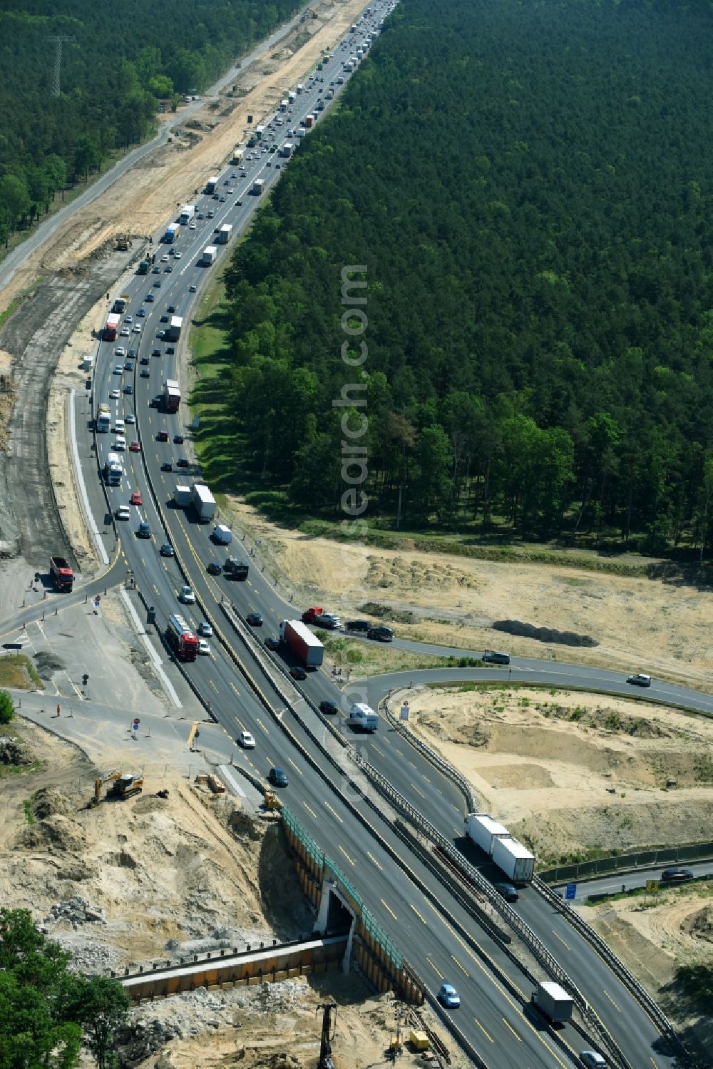 Michendorf from the bird's eye view: Motorway Construction and wheel spacers along the route of the motorway A10 to 8-lane track extension in Michendorf in Brandenburg