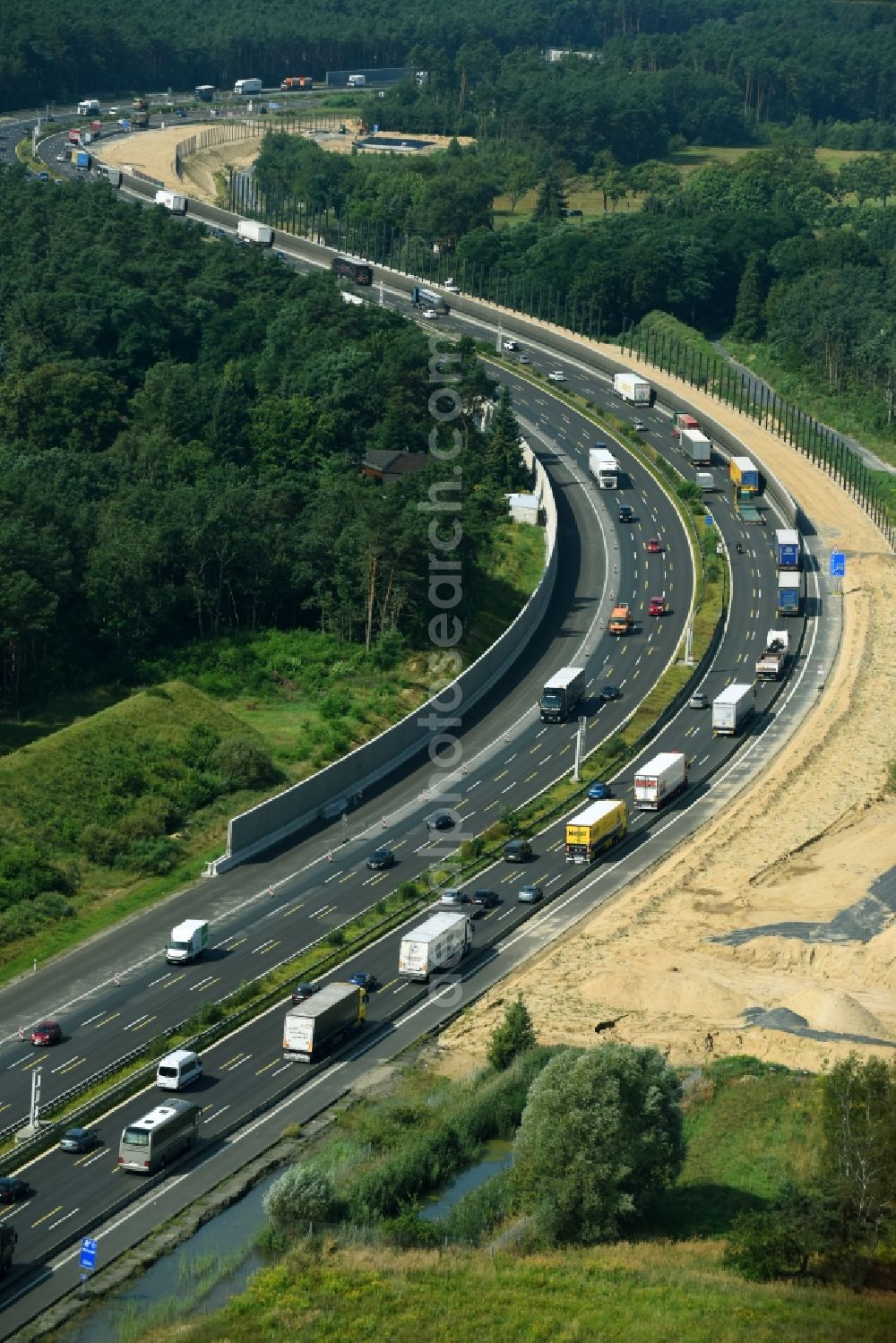 Michendorf from the bird's eye view: Motorway Construction and wheel spacers along the route of the motorway A10 to 8-lane track extension in Michendorf in Brandenburg