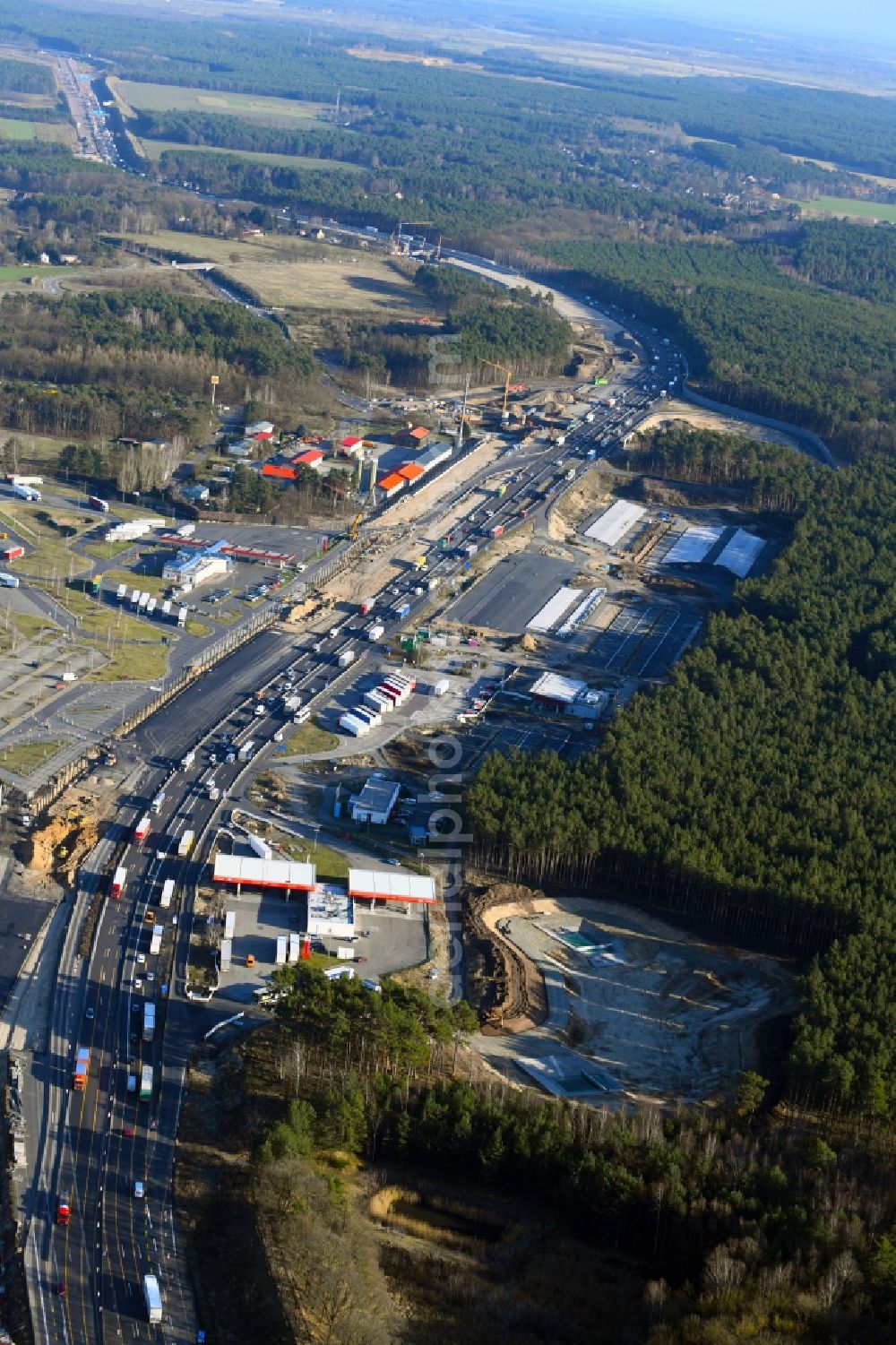 Aerial photograph Michendorf - Motorway Construction and wheel spacers along the route of the motorway A10 to 8-lane track extension in Michendorf in Brandenburg