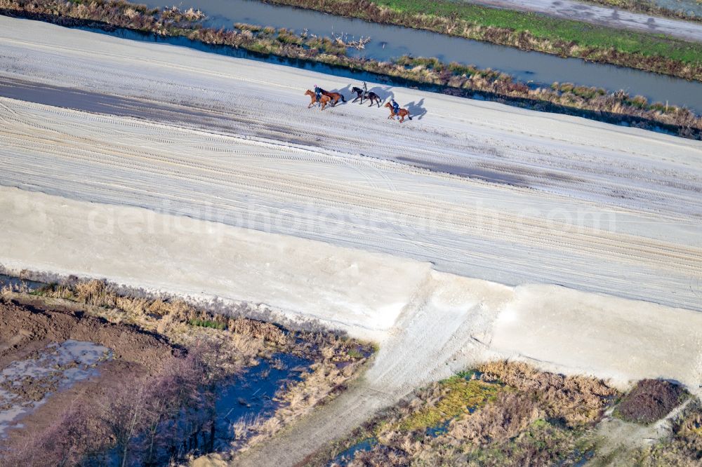 Neu Wulmstorf from above - Motorway construction sites along the route and the route A26 in Neu Wulmstorf and three excursion riders in the state of Hamburg, Germany