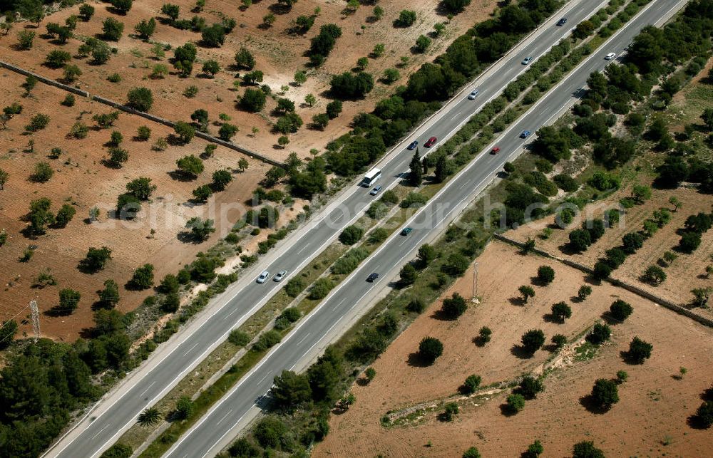 Palmanova from above - Ein Abschnitt der Autobahn Ma-1 (Autovía de Poniente) vor Palmanova, einem Ort der Gemeinde Calvià auf Mallorca. A part of the freeway Ma-1 near by Palmanova on Majorca.