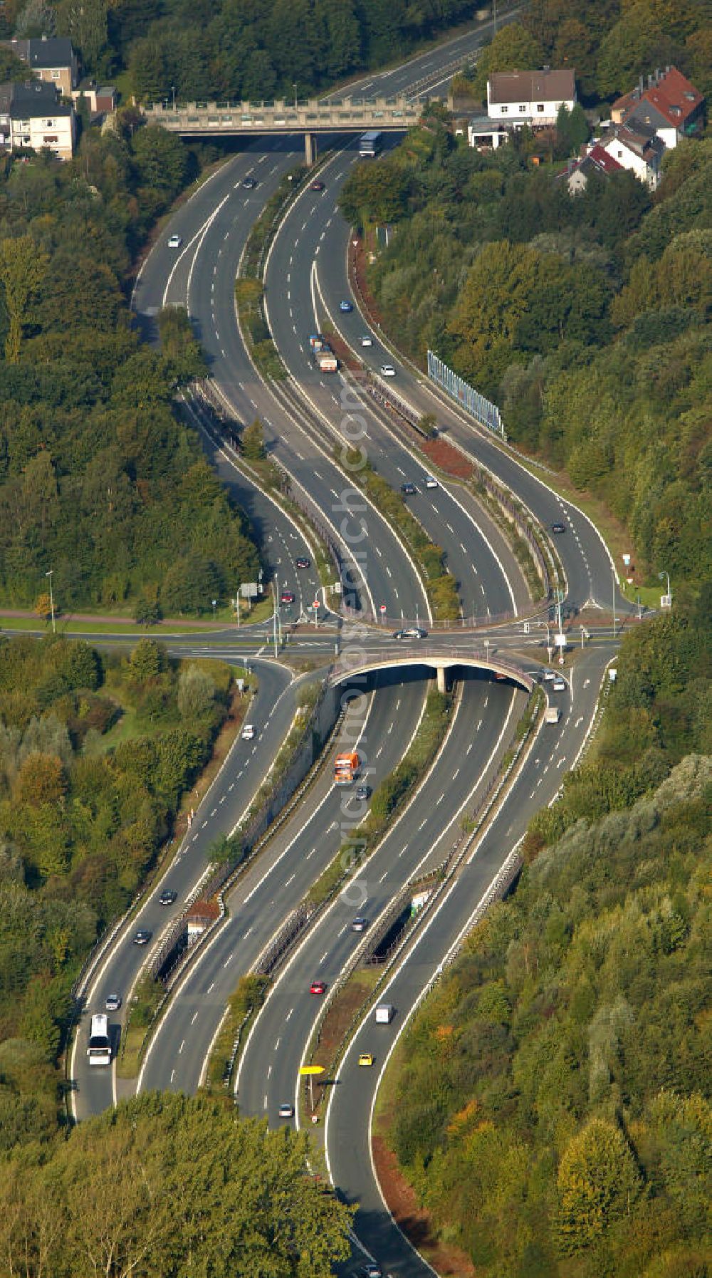 Bochum from the bird's eye view: Blick auf das Teilstück Oviedo-Ring vom Bochumer Ring. Bochum urban expressway, Oviedo-Ring.