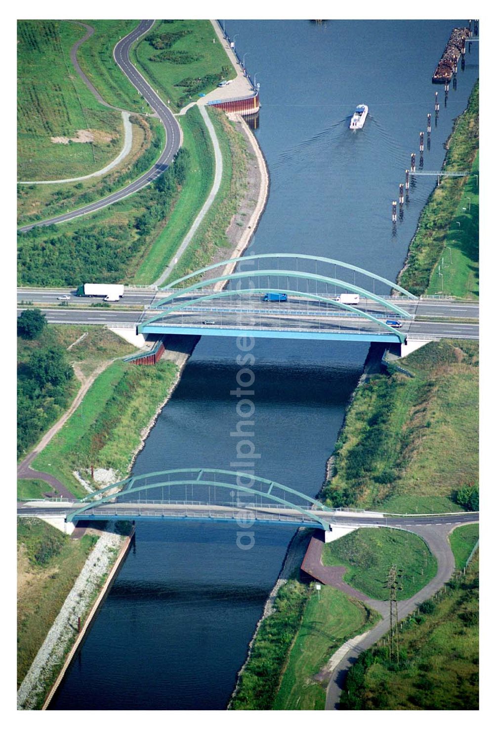 Magdeburg - Rothensee from the bird's eye view: 18.08.2005 Magdeburg Blick auf die Autobahnbrücke am Wasserstraßenkreuz über den Elbe-Abstiegskanal, ein Projekt der Schälerbau GmbH