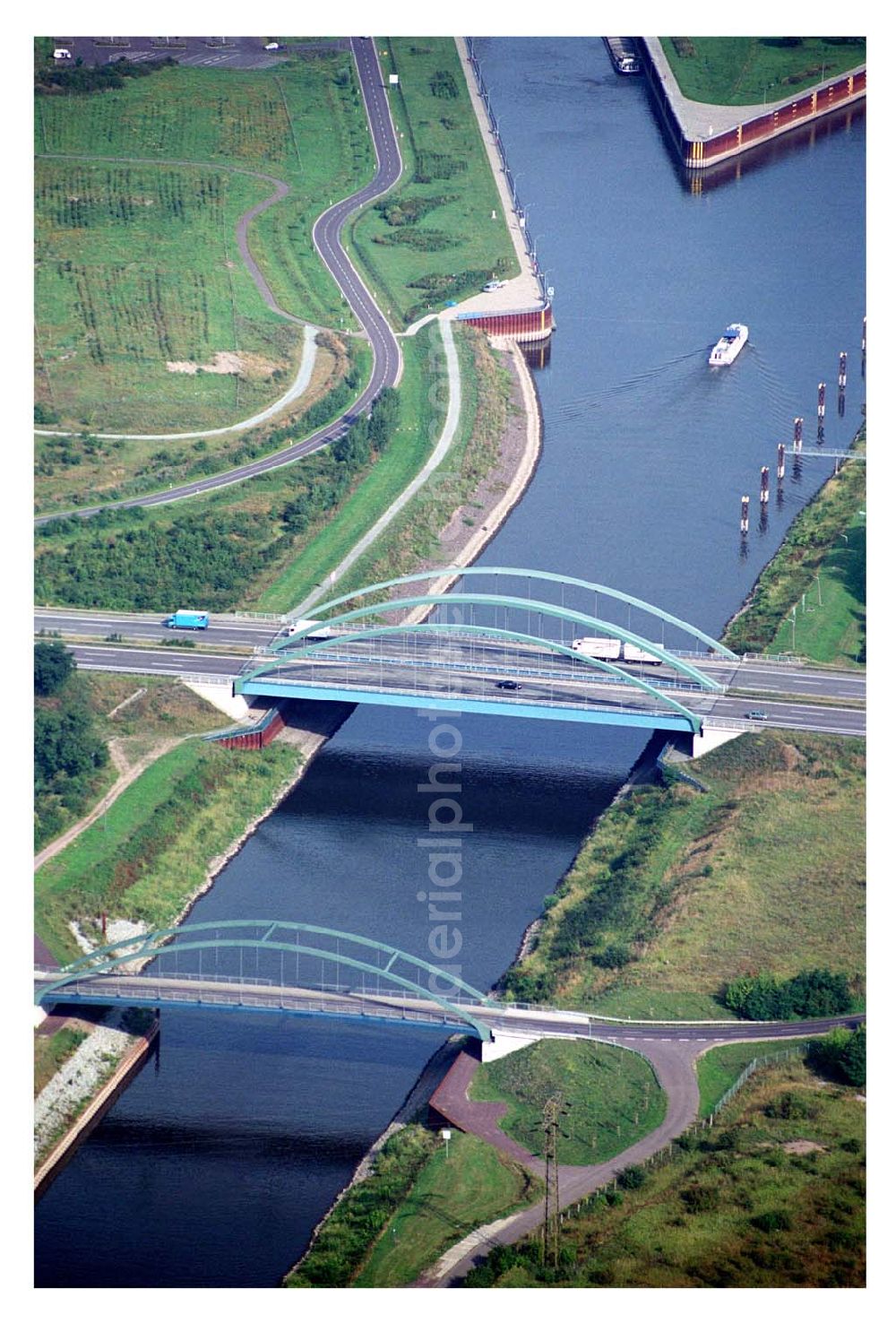 Aerial image Magdeburg - Rothensee - 18.08.2005 Magdeburg Blick auf die Autobahnbrücke am Wasserstraßenkreuz über den Elbe-Abstiegskanal, ein Projekt der Schälerbau GmbH