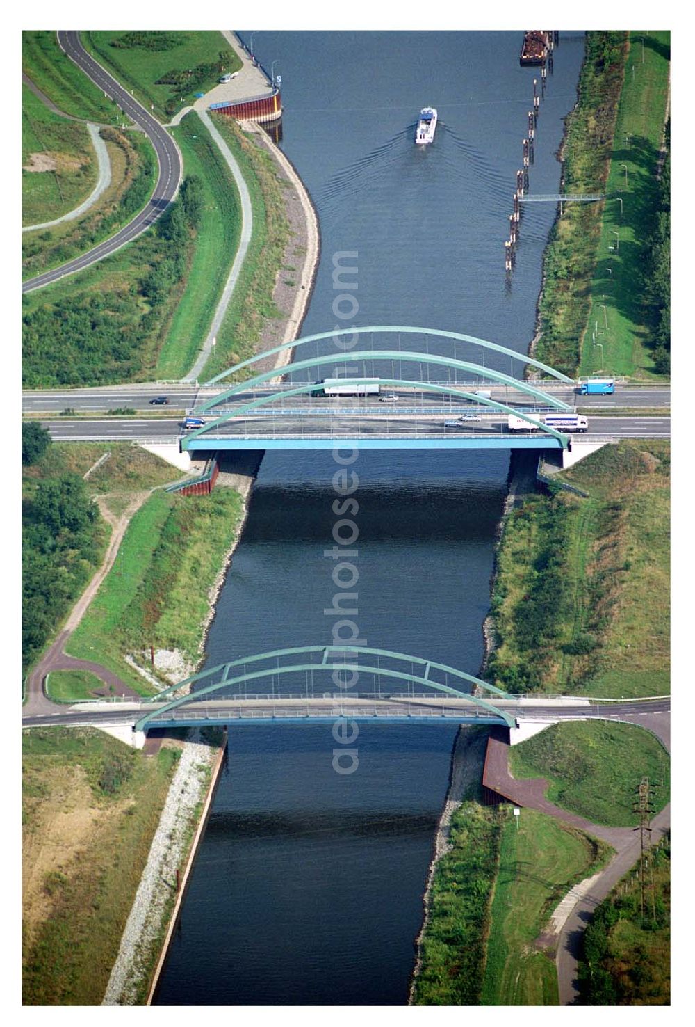 Magdeburg - Rothensee from the bird's eye view: 18.08.2005 Magdeburg Blick auf die Autobahnbrücke am Wasserstraßenkreuz über den Elbe-Abstiegskanal, ein Projekt der Schälerbau GmbH