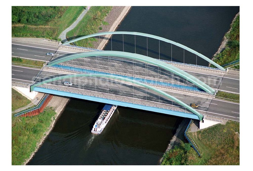 Aerial photograph Magdeburg - Rothensee - 18.08.2005 Magdeburg Blick auf die Autobahnbrücke am Wasserstraßenkreuz über den Elbe-Abstiegskanal, ein Projekt der Schälerbau GmbH