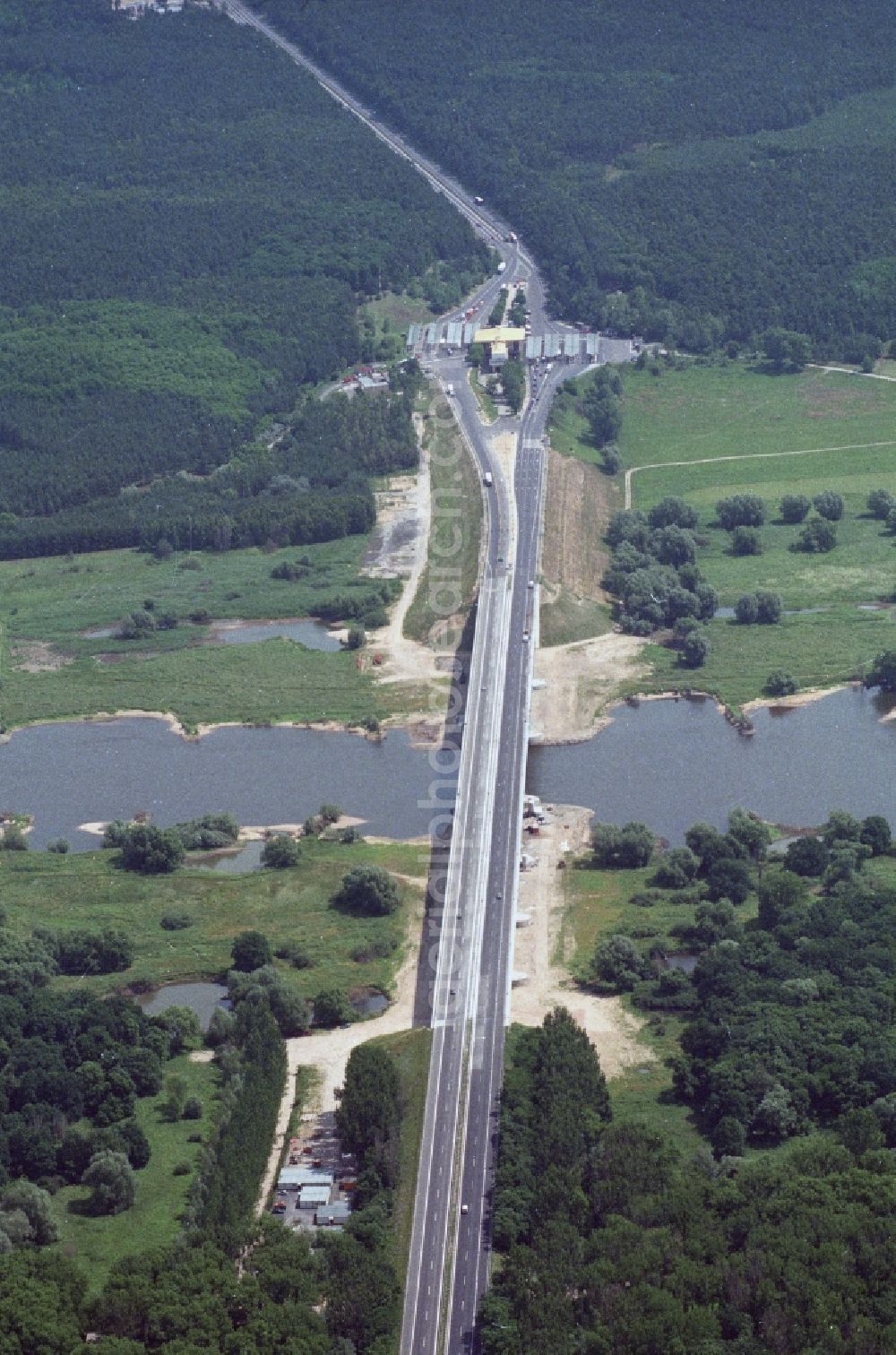 Aerial photograph Frankfurt Oder - Highway bridge the A12 - E30 over the Oder on the border crossing to the People's Republic of Poland on the outskirts of Frankfurt / Oder in Brandenburg