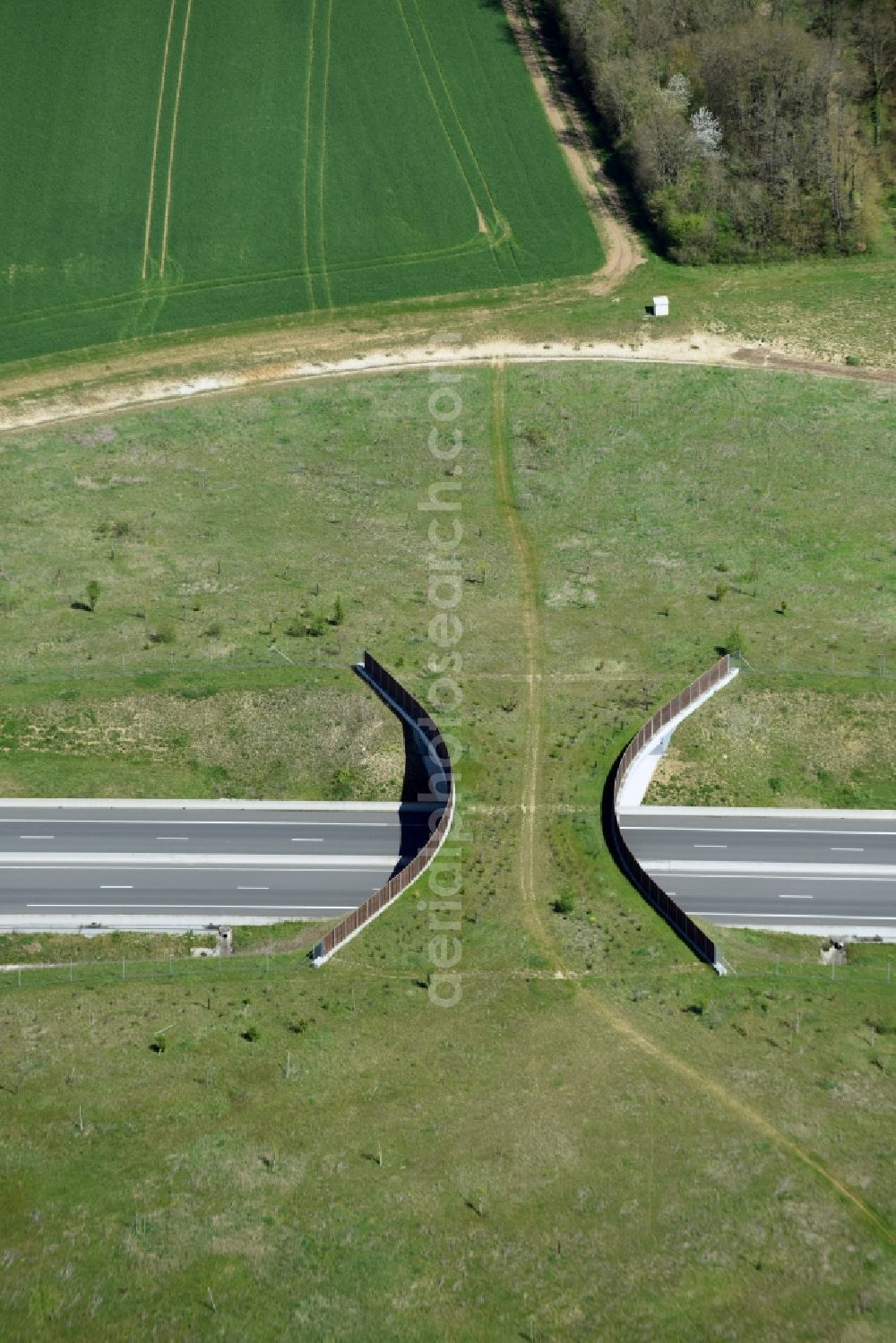 Treilles-en-Gatinais from the bird's eye view: Highway bridge structure applied as a wildlife crossing bridge Wild - Wild swap the motorway A19 - E60 in Treilles-en-Gatinais in Centre-Val de Loire, France