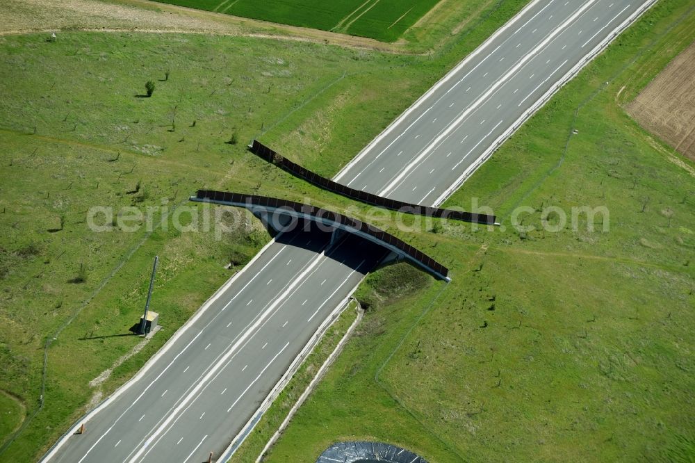 Aerial photograph Treilles-en-Gatinais - Highway bridge structure applied as a wildlife crossing bridge Wild - Wild swap the motorway A19 - E60 in Treilles-en-Gatinais in Centre-Val de Loire, France