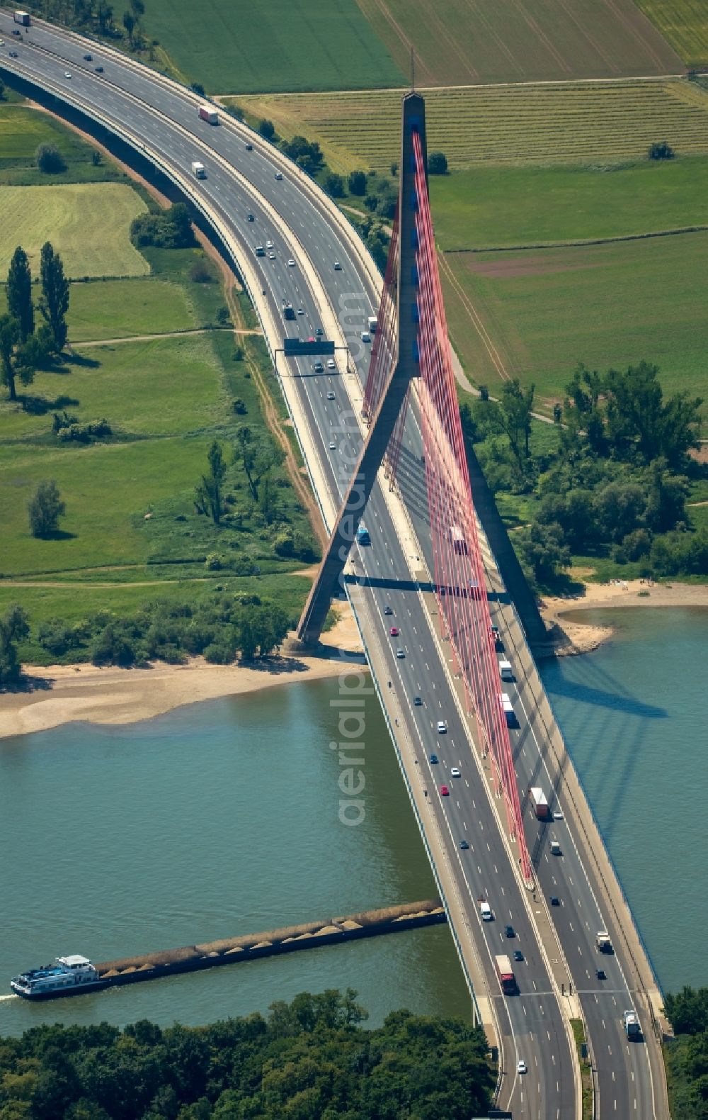 Düsseldorf from the bird's eye view: Construction site for the new building of Routing and traffic lanes over the highway bridge in the motorway A 46 - also called also called Rheinbruecke Duesseldorf-Flehe in the district Flehe in Duesseldorf in the state North Rhine-Westphalia, Germany