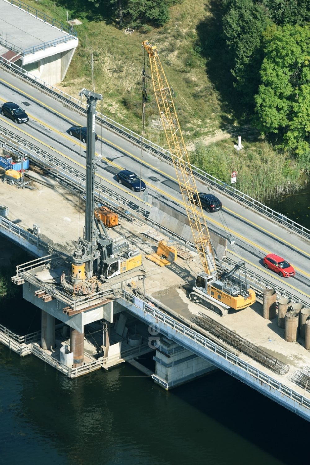 Petersdorf from the bird's eye view: Routing and traffic lanes over the highway bridge in the motorway A 19 and new construction site in Petersdorf in the state Mecklenburg - Western Pomerania