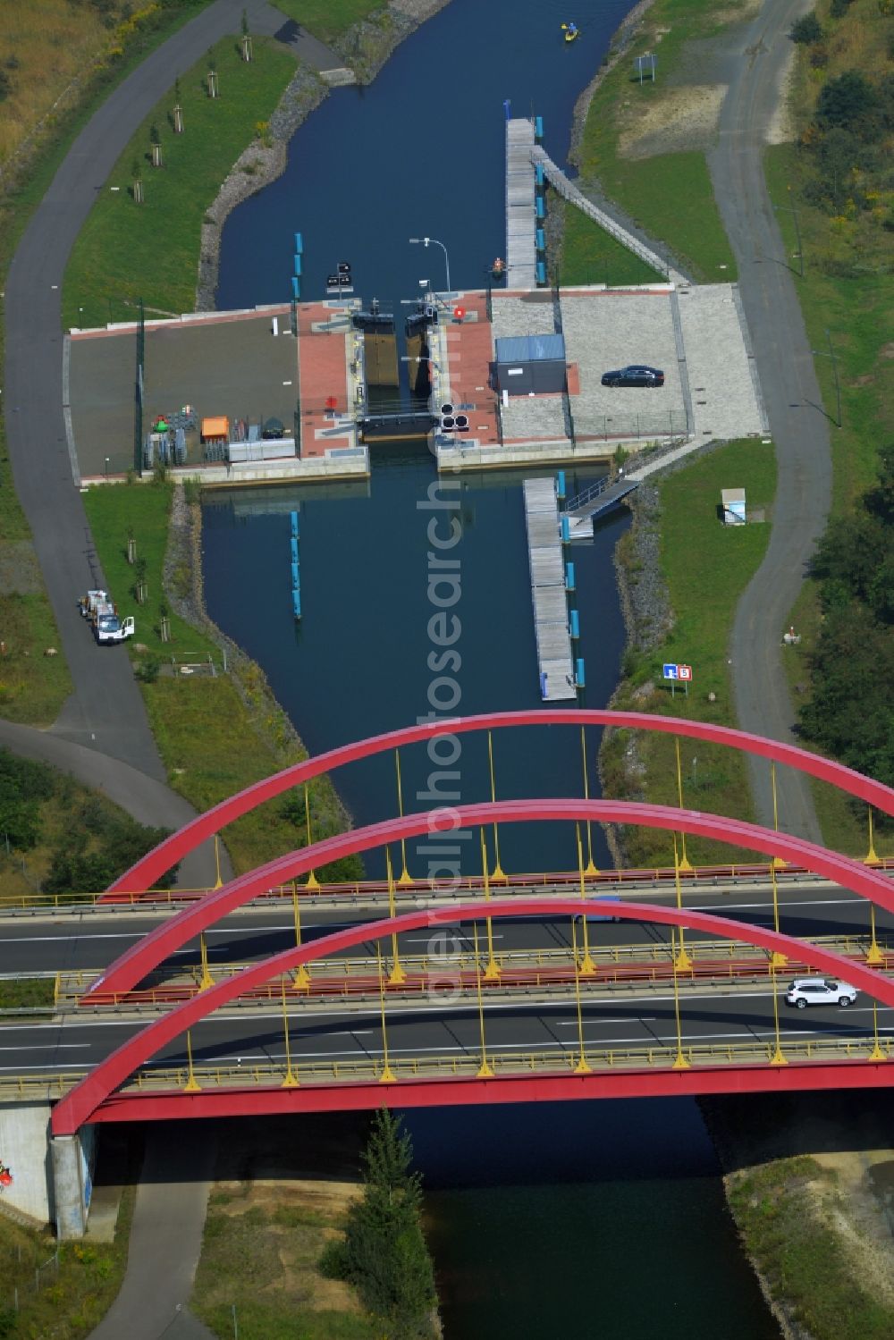 Grosspösna from above - Routing and traffic lanes over the highway bridge in the motorway A38 over the Auenhainer Bucht in Grosspoesna in the state Saxony