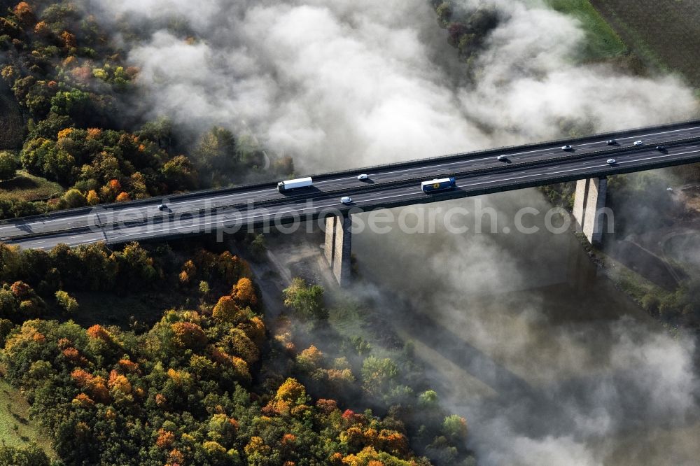 Aerial photograph Sinzing - Routing and traffic lanes over the highway bridge in the motorway A 3 in Sinzing in the state Bavaria, Germany