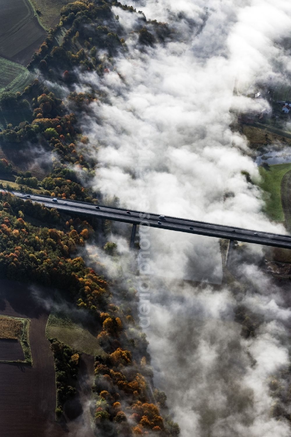 Aerial photograph Sinzing - Routing and traffic lanes over the highway bridge in the motorway A 3 in Sinzing in the state Bavaria, Germany