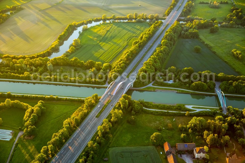 Hamm from above - Routing and traffic lanes over the highway bridge in the motorway A 1 over the Datteln- Hamm- Kanal in the district Ruenthe in Hamm in the state North Rhine-Westphalia, Germany