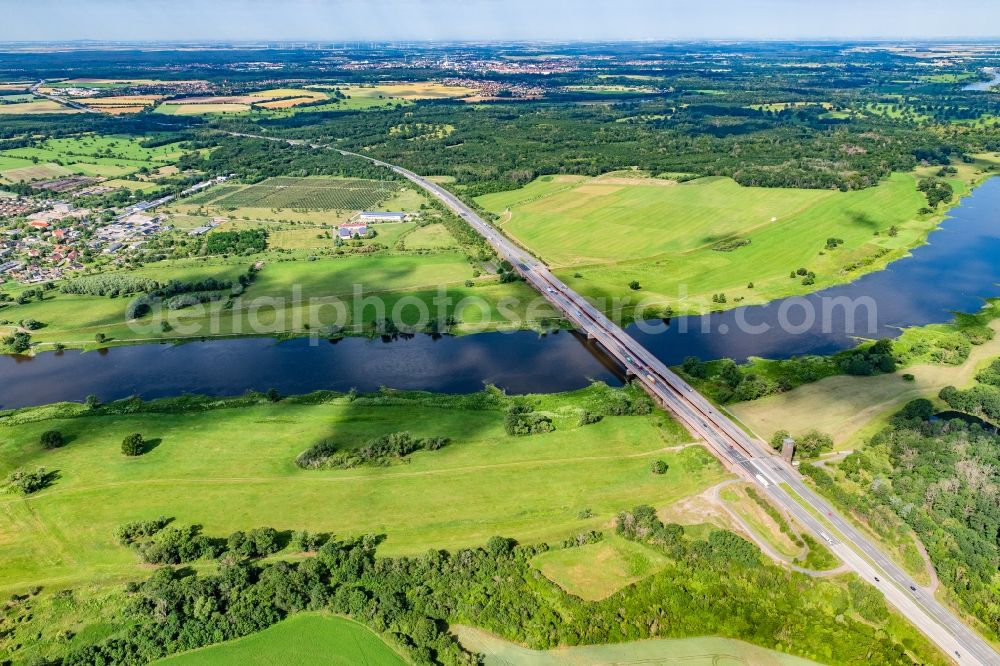 Aerial image Vockerode - Routing and traffic lanes over the highway bridge in the motorway A9 ueber of Elbe in Vockerode in the state Saxony-Anhalt, Germany