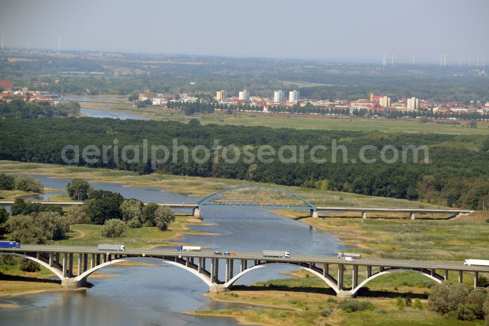 Frankfurt (Oder) from the bird's eye view: Routing and traffic lanes over the highway bridge in the motorway A 12 E30 in Frankfurt (Oder) in the state Brandenburg