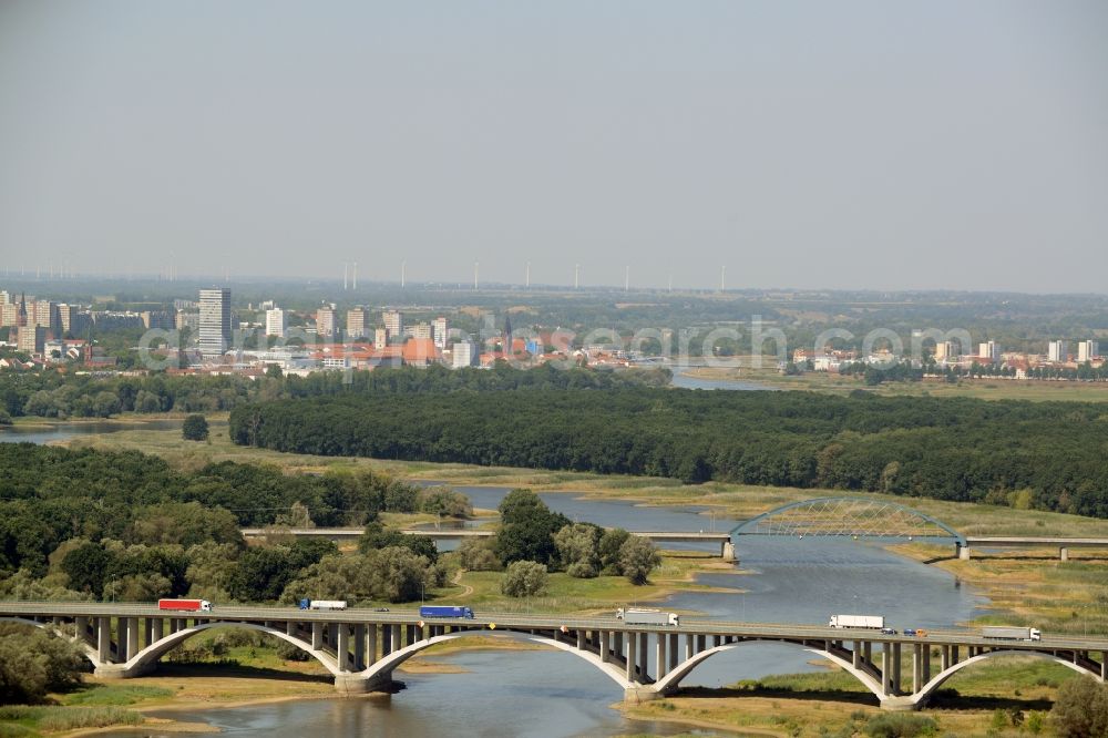 Aerial image Frankfurt (Oder) - Routing and traffic lanes over the highway bridge in the motorway A 12 E30 in Frankfurt (Oder) in the state Brandenburg