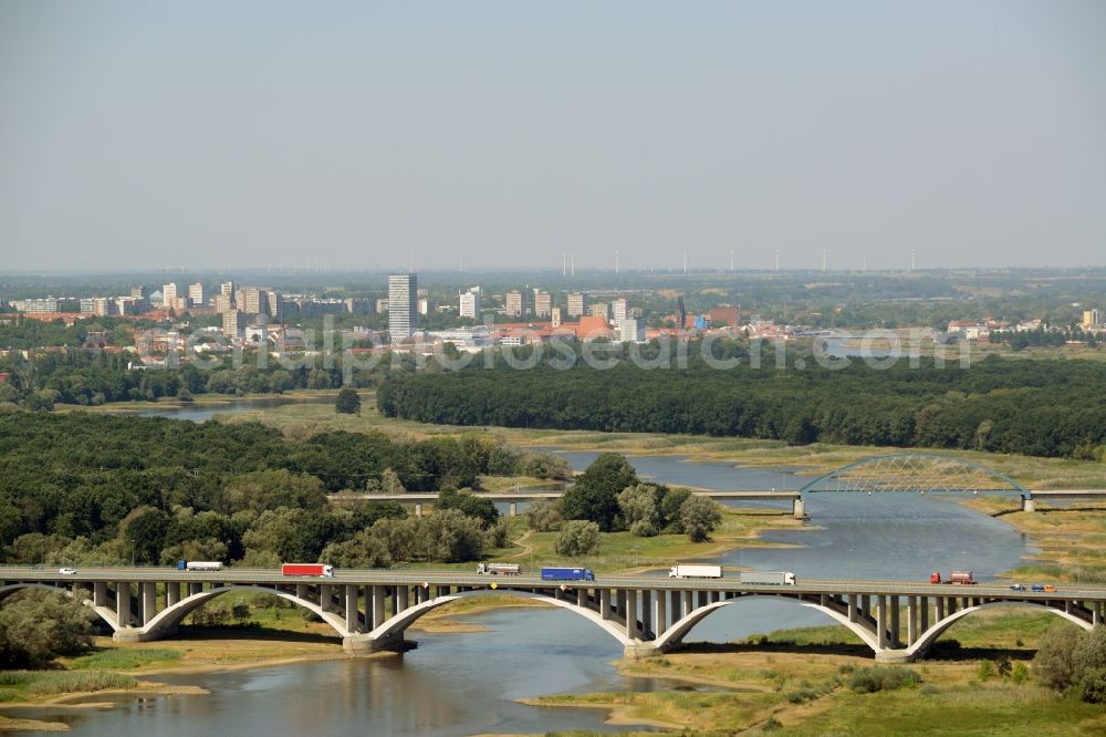 Frankfurt (Oder) from above - Routing and traffic lanes over the highway bridge in the motorway A 12 E30 in Frankfurt (Oder) in the state Brandenburg