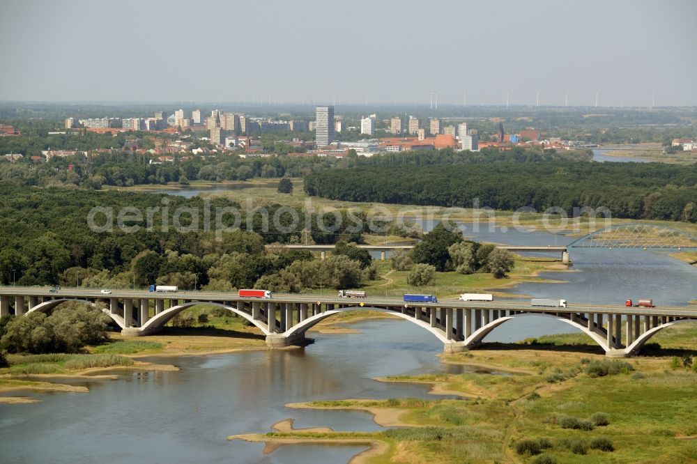 Frankfurt (Oder) from the bird's eye view: Routing and traffic lanes over the highway bridge in the motorway A 12 E30 in Frankfurt (Oder) in the state Brandenburg