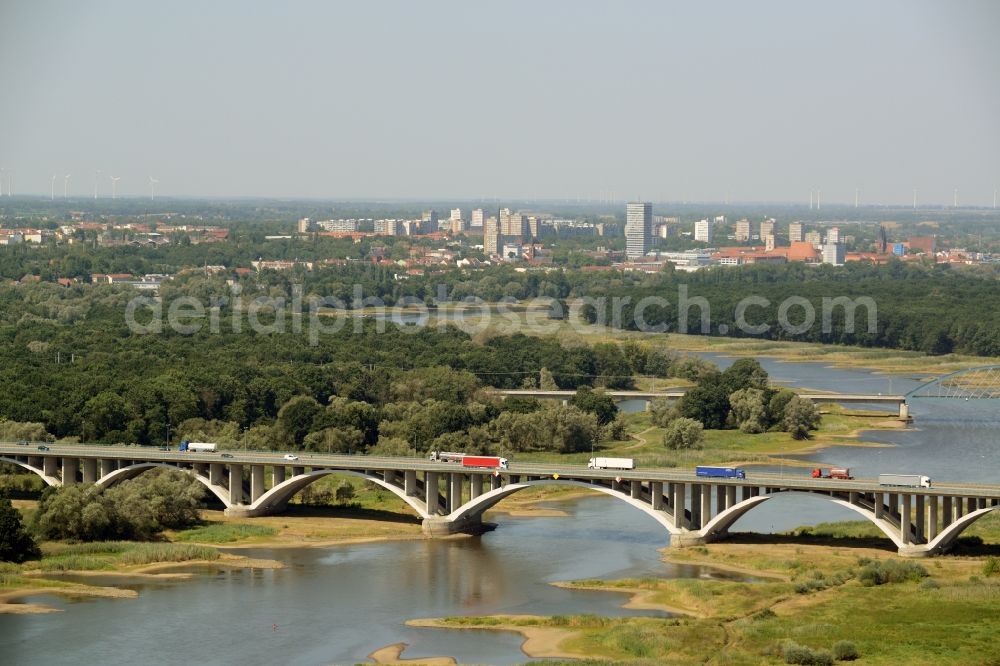 Aerial image Frankfurt (Oder) - Routing and traffic lanes over the highway bridge in the motorway A 12 E30 in Frankfurt (Oder) in the state Brandenburg